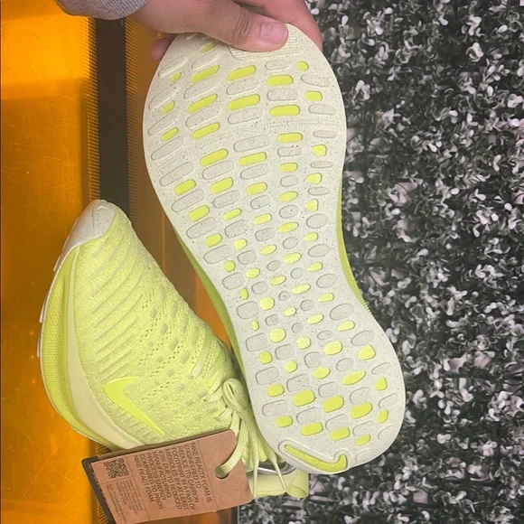 Nike ReactX Infinity Run 4 VOLT - Picture 2 of 5